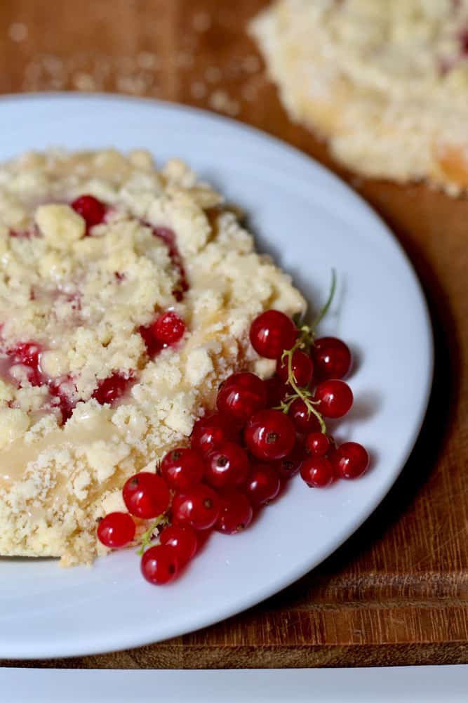 Red Currant Crumble Cake with Streusel