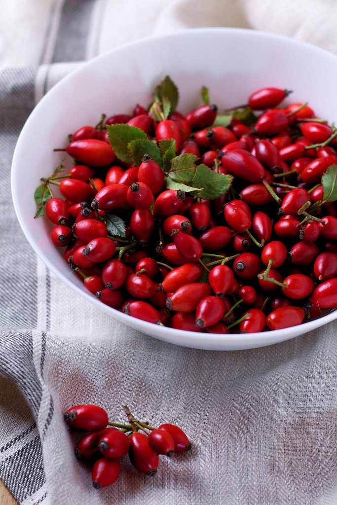 A picture of rosehips in a bowl