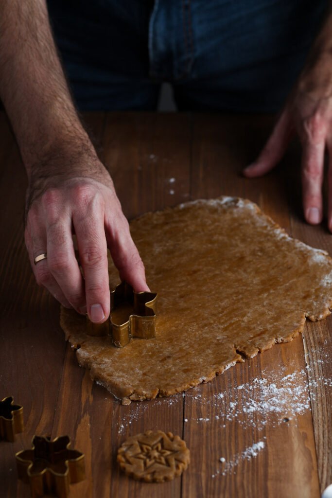 Cutting Shapes in speculaas dough