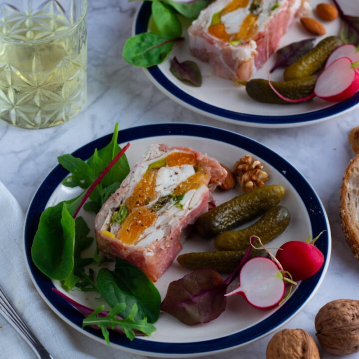 With layers of juicy poached chicken, fresh herbs, salty bacon and sweet apricots, my recipe for Chicken and Apricot Terrine is perfect for the summer months. Slice thickly and serve with crusty bread and a good chutney. Yum!