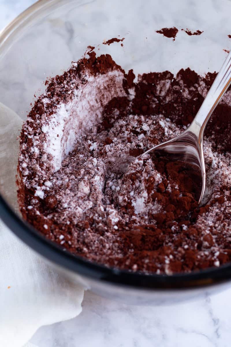 Cocoa powder and icing sugar in a bowl